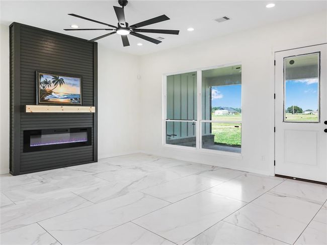820 Angus Trl, House other with 5 bedrooms, 4 bathrooms and 2 parking in Angleton TX | Image 13