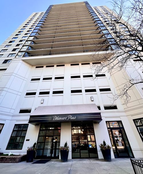 7c-33 W Delaware Pl, Chicago, IL, 60610-7359 | Card Image