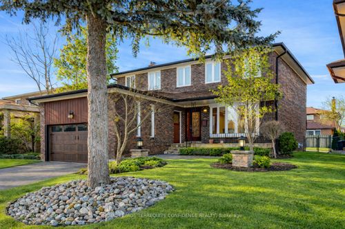 84 Bestview Drive, North York, ON, M2M2X9 | Card Image