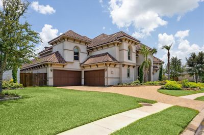 There is are two double garages, one of the full air conditioning. There is a mud room off the garage with extra storage space. | Image 2