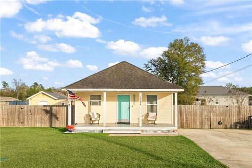 42286 Andrea Ln, Ponchatoula, LA, 70454-8750 | Card Image