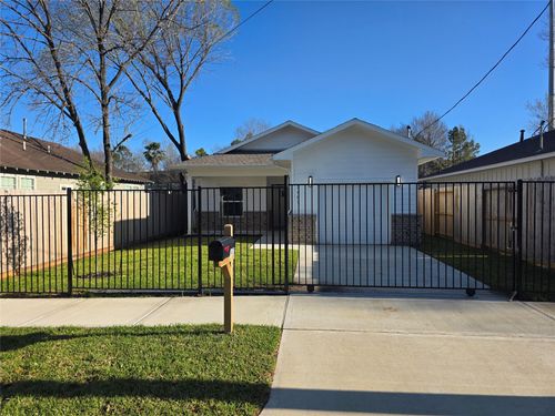 3407 Webster St, Houston, TX, 77004-2137 | Card Image