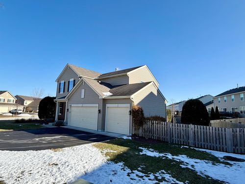 1471 Hearthstone Dr, Hampshire, IL, 60140-9027 | Card Image