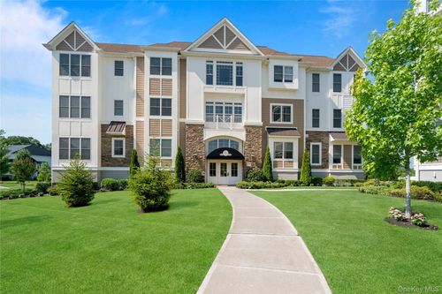 19303 Aspenwood Dr, Plainview, NY, 11803-2142 | Card Image