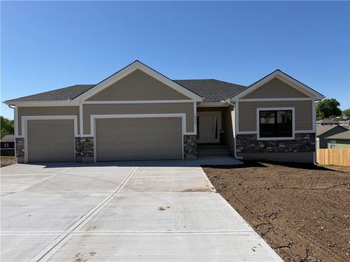 18699 E Bundschu Rd, Independence, MO, 64056 | Card Image