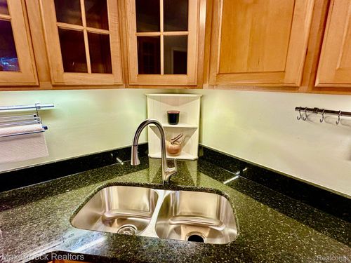 1619 Poplar Ave, Royal Oak, MI, 48073-5702 | Card Image