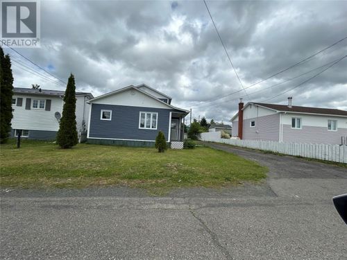5 Ledrew Pl, Grand Falls-Windsor, NL, A2B1C6 | Card Image