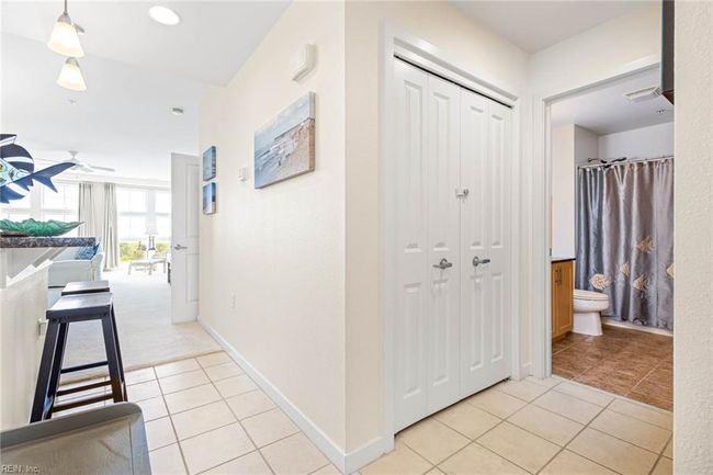 Large hall closet | Image 36