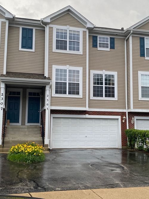2303 Hudson Cir, Aurora, IL, 60502-7338 | Card Image