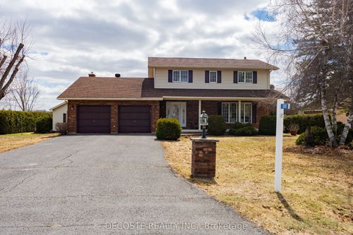 100 Macleod Cres, Alexandria, ON, K0C1A0 | Card Image