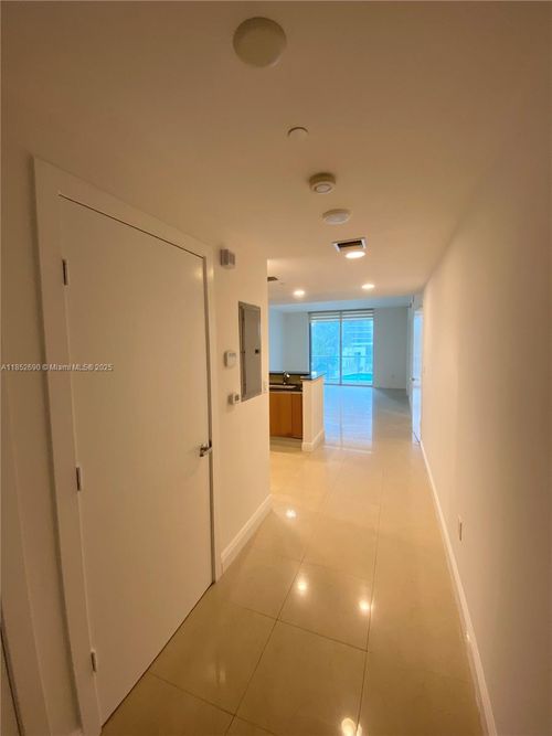 apt-1413-1060 Brickell Ave, Miami, FL, 33131-3918 | Card Image