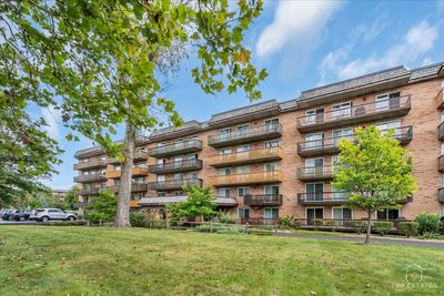 304 - 8025 Woodglen Lane, Condo with 2 bedrooms, 1 bathrooms and 2 parking in Downers Grove IL | Image 1