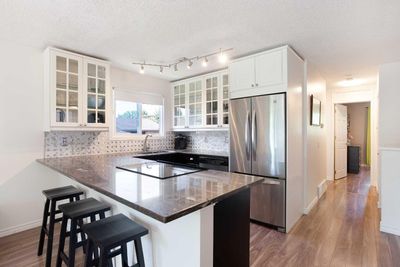 13 Edgeford Rd Nw, House other with 3 bedrooms, 2 bathrooms and 1 parking in Calgary AB | Image 3