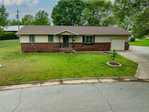 529 Sunset Circle, Columbus, KS, 66725 | Card Image