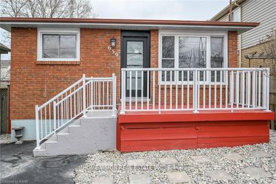 659 Upper Wellington St, House other with 3 bedrooms, 2 bathrooms and 3 parking in Hamilton ON | Image 2