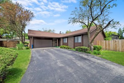 566 Lakeview Court, House other with 3 bedrooms, 3 bathrooms and 3 parking in Roselle IL | Image 1