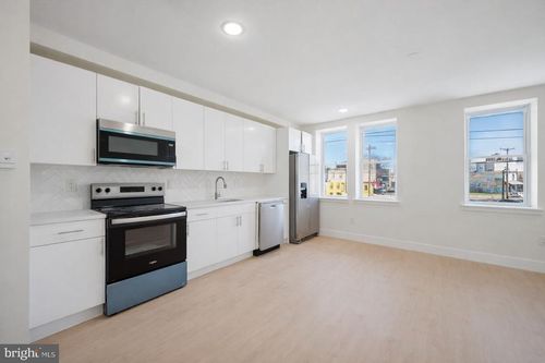 201-4212-16 Lancaster Ave, PHILADELPHIA, PA, 19104-1409 | Card Image