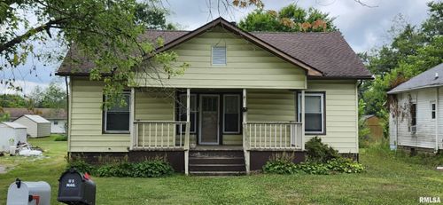 605 N Elm St, Sesser, IL, 62884-1313 | Card Image