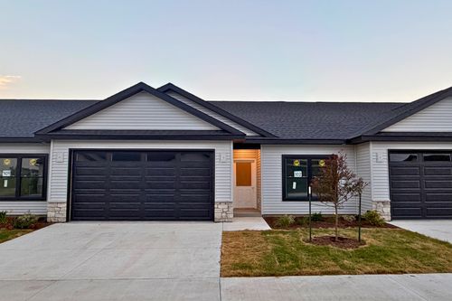 102-1716 Redbud Cir, Eldridge, IA, 52748-9693 | Card Image