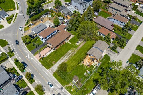 1067 Alexandra Avenue, Mississauga, ON, L5E2A1 | Card Image