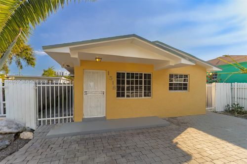1518 Nw 65th St, Miami, FL, 33147-7942 | Card Image
