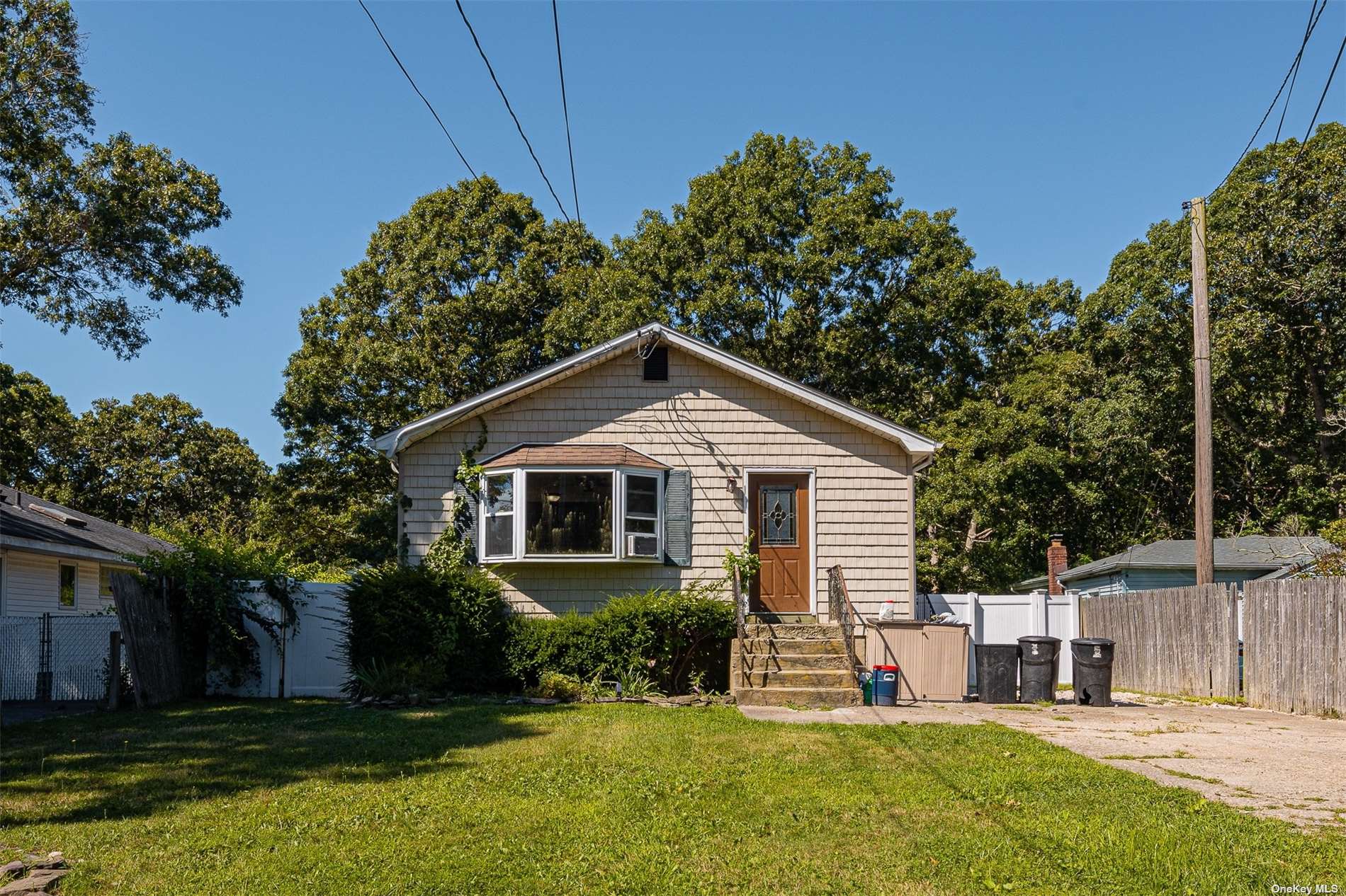 End Ave, Shirley, NY 11967