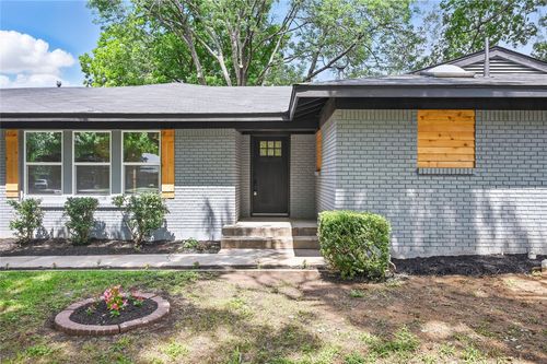 512 Shadowbrook Ln, Hurst, TX, 76053-6609 | Card Image