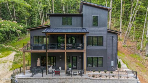 1646 Bear Valley Rd, Sevierville, TN, 37876-2608 | Card Image