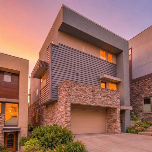 15 Bailey Park Ln, Pittsburgh, PA, 15210-1782 | Card Image