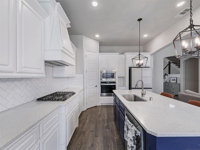 Gorgeous kitchen with pendant lighting | Image 11