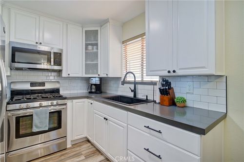 apt-203-4110 Elm Ave, Long Beach, CA, 90807-2765 | Card Image