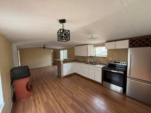 811 6th Street N, San Leon, TX, 77539 | Card Image