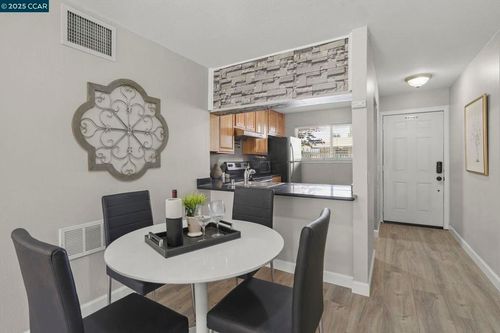 apt-19-2525 Walters Way, Concord, CA, 94520-3127 | Card Image