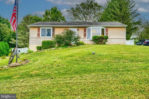 661 S Duke St, RED LION, PA, 17356-8622 | Card Image