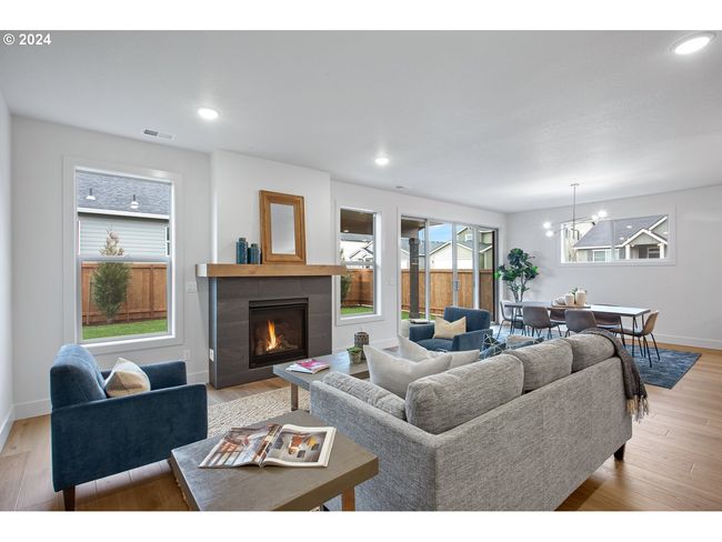 8870 Sw Mohegan Ln, House other with 5 bedrooms, 3 bathrooms and 3 parking in Tualatin OR | Image 16
