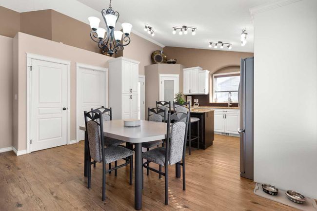75 Somerset Dale Se, Home with 5 bedrooms, 3 bathrooms and 6 parking in Medicine Hat AB | Image 10