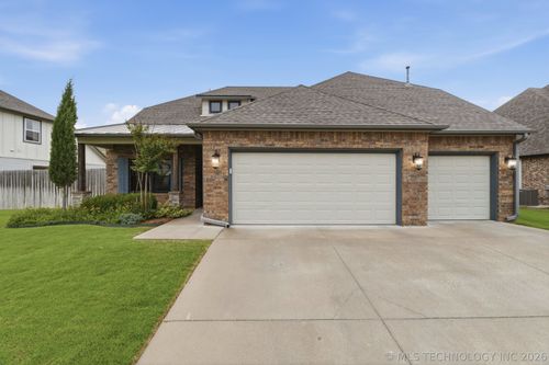8705 Quanah Ave, Tulsa, OK, 74132-3553 | Card Image