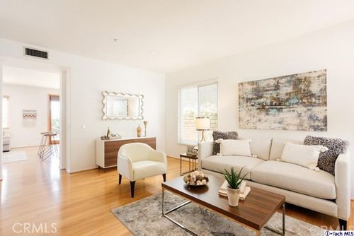 10040 Meritage Ct, Sun Valley, CA, 91352 | Card Image