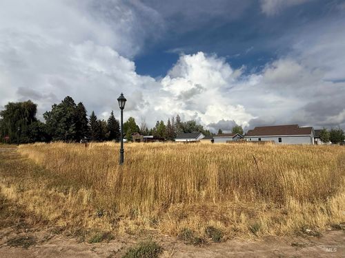 201 E Spruce Ave, Fairfield, ID, 83327 | Card Image