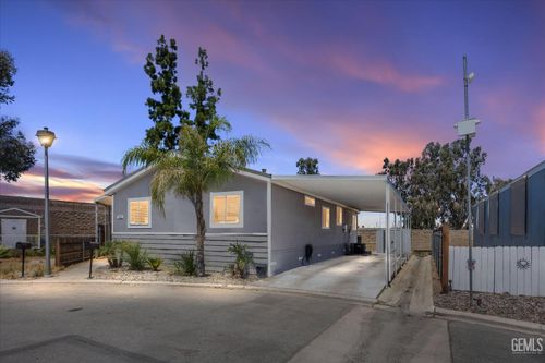 spc-162-4401 Hughes Ln, Bakersfield, CA, 93304-6833 | Card Image