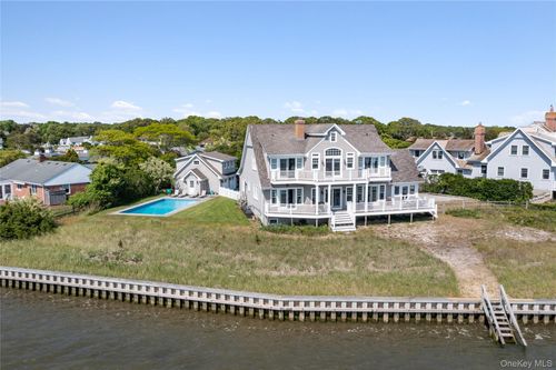 36 Oak Ln, Hampton Bays, NY, 11946-3324 | Card Image