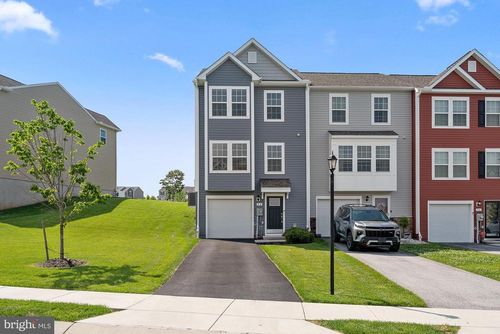92 Ayrshire Dr, HANOVER, PA, 17331-8047 | Card Image