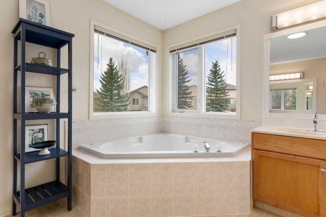 461 Sienna Heights Hill Sw, House other with 3 bedrooms, 3 bathrooms and 4 parking in Calgary AB | Image 21