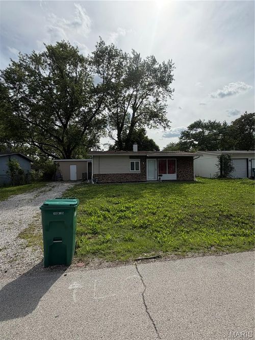 1116 Saint Helena Dr, Cahokia Heights, IL, 62206-2249 | Card Image