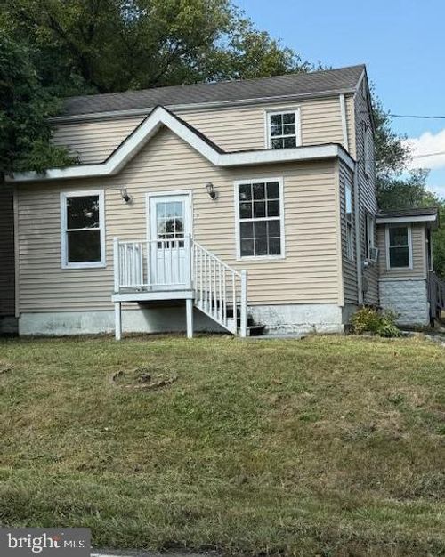 2 Hogback Rd, BORDENTOWN, NJ, 08505-2918 | Card Image