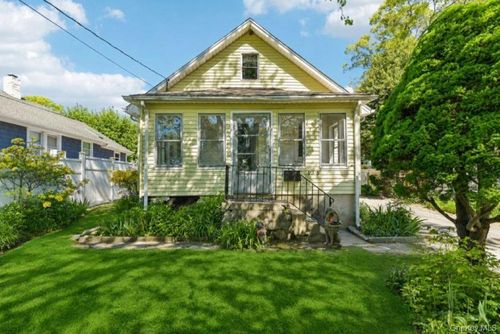 135 Winding Street, Huntington, NY, 11746 | Card Image