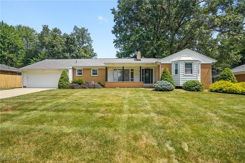 3215 Stanley Rd, Fairlawn, OH, 44333-3253 | Card Image