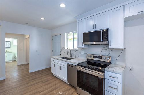 2013 Walnut St, La Verne, CA, 91750-5417 | Card Image