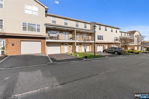 33 Ingraffia Dr, Elmwood Park, NJ, 07407-2412 | Card Image