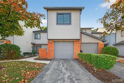 746 Windy Ridge Dr, Ballwin, MO, 63021-7725 | Card Image